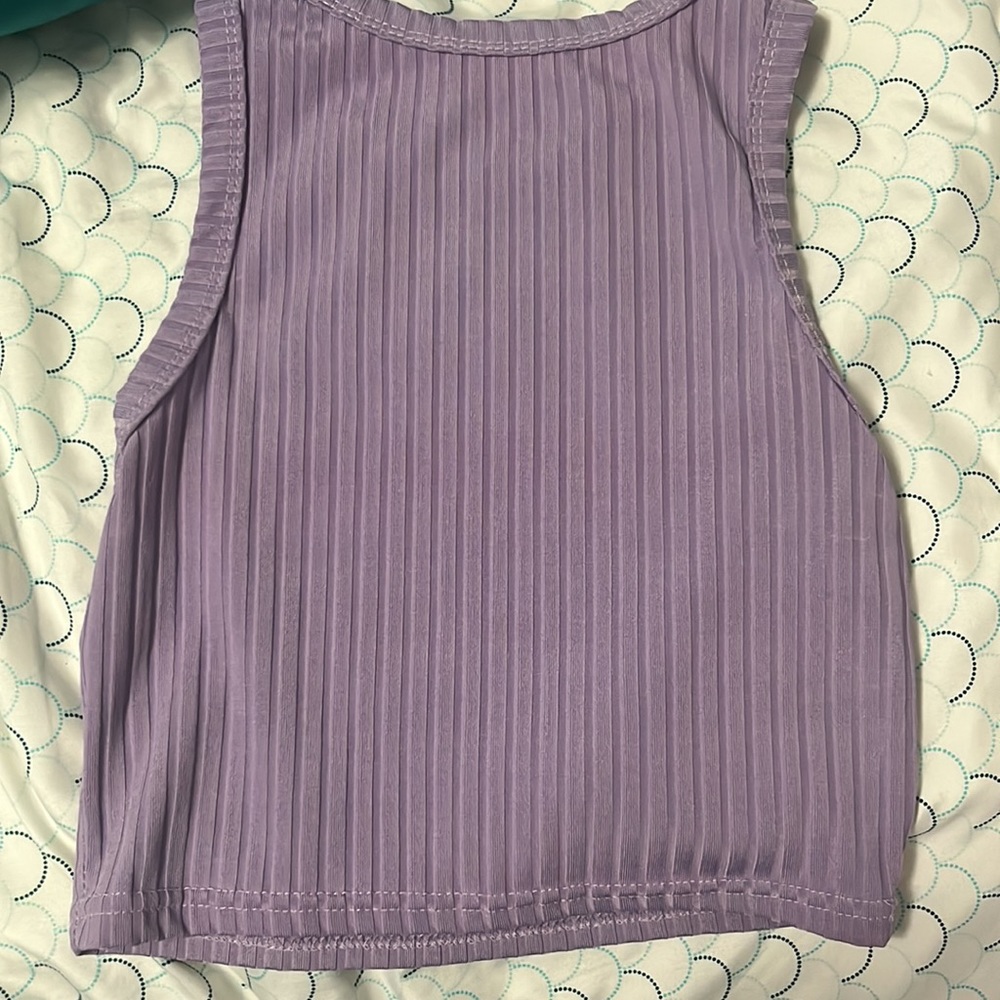 SHEIN crop top no rips